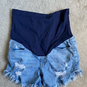 Pinkblush distressed shorts in small